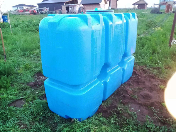 ёмкости для полива из пластика