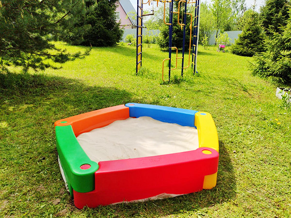 Сборная пластиковая песочница