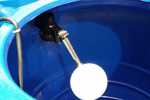 Пластиковые баки с поплавком