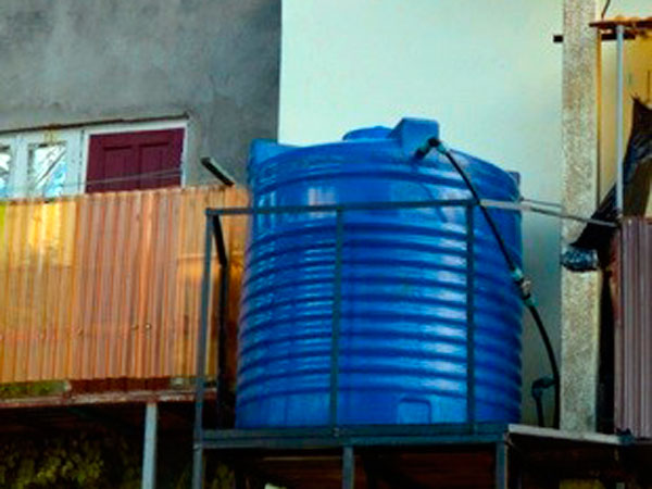 Пластиковая емкость на 2 куба для воды