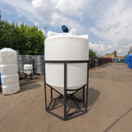 Емкость K 2000 литров с лопастной мешалкой фото на складе 4