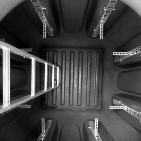 Лестница внутри колодца - фото 2