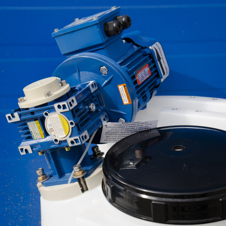 дозировочная ёмкость CDT60 с тихоходной лопастной мешалкой живое фото мешалки 01