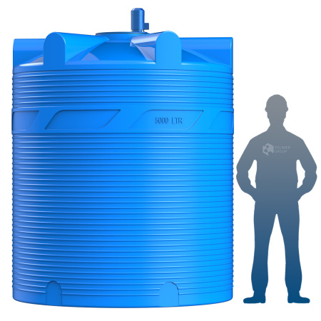 Емкость V 5000 литров с турбинной мешалкой емкость рядом с человеком