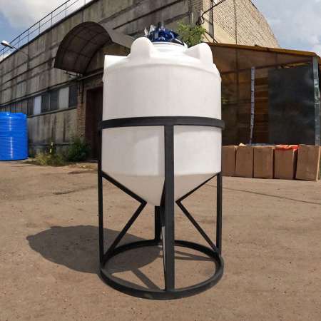 Емкость K 200 литров с лопастной мешалкой - фото на складе 3